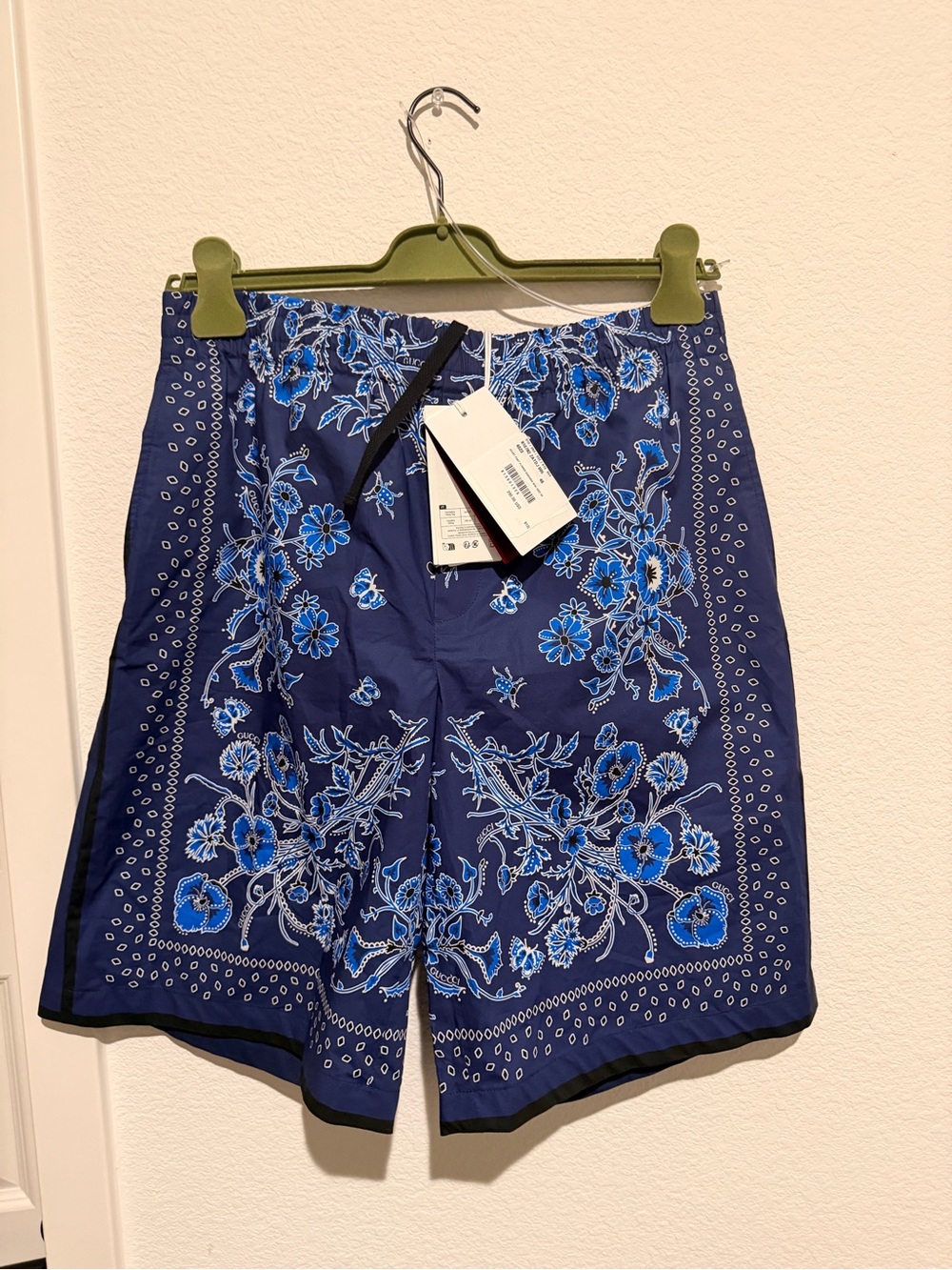 NWT Gucci Navy Blue Floral Bandana-Print Bermuda Shorts
